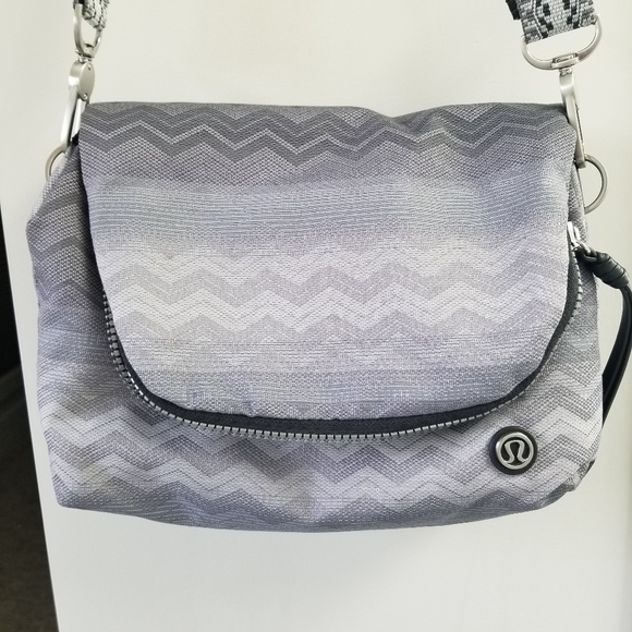 lululemon athletica Handbags - Lululemon Party Om bag